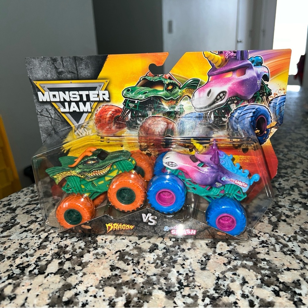 Dragon vs. Sparkle Smash Set Series 33